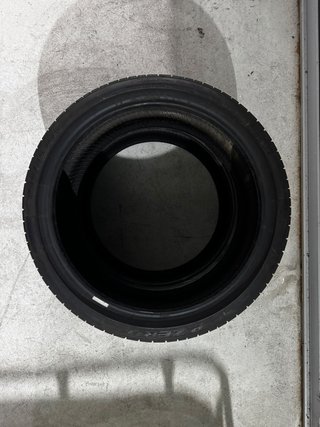 235 35 19 P Zero