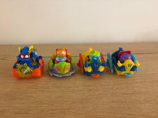 Pack 4 coches Superthings.