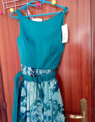 Vestido ceremonia largo floral. Puesto una tarde