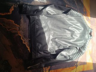Chaqueta Negra Estilo Motero