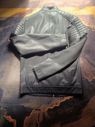 Chaqueta Negra Estilo Motero