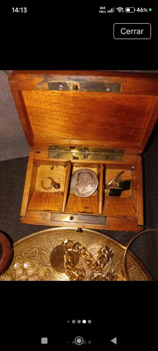 Lote Antigüedades: Caja, Joyas, Lupa