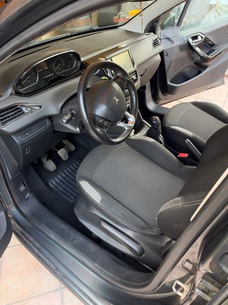 Peugeot 208 2015