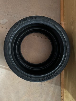 235 35 20 Michelin