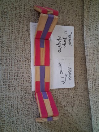 Juguete de Madera Tradicional "Traka"