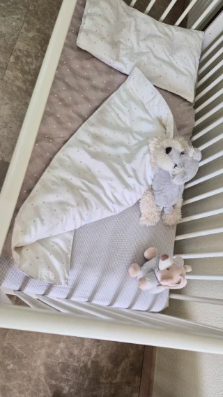 Cuna de bebes de madera blanca con accesorios