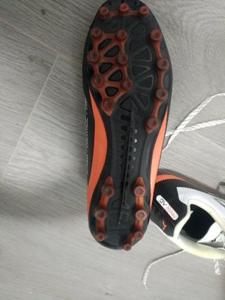Botines de fútbol blancos talla 43 casi sin uso