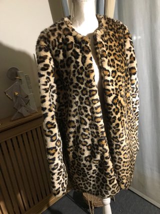 Abrigo 3/4 de Piel Sintética Animal Print