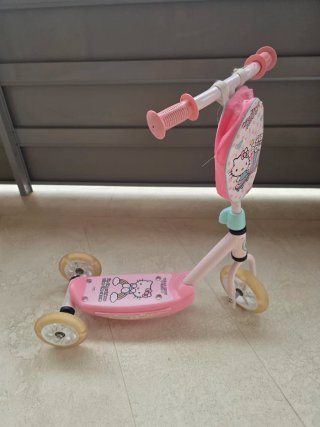 Patinete Hello Kitty luces ruedas