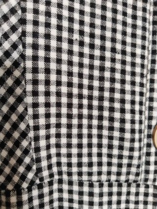 Mono largo con estampado de cuadros.