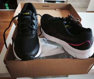 Zapatillas running mujer Asics negras y rosas