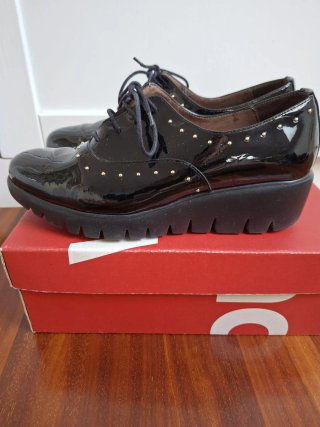 Zapatos Wonders Charol Tachuelas T.39