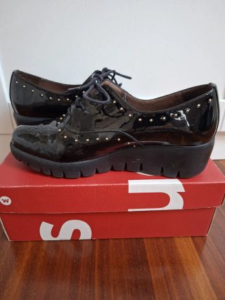 Zapatos Wonders Charol Tachuelas T.39