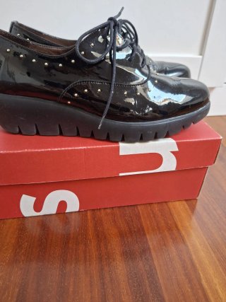 Zapatos Wonders Charol Tachuelas T.39