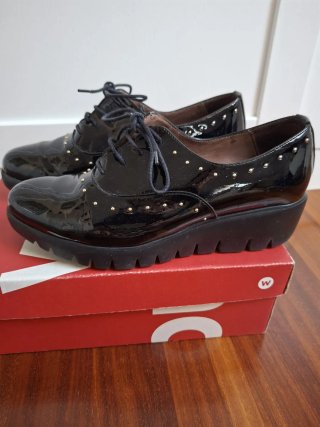 Zapatos Wonders Charol Tachuelas T.39