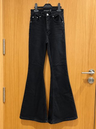 Pantalón campana negro Bershka Talla 34