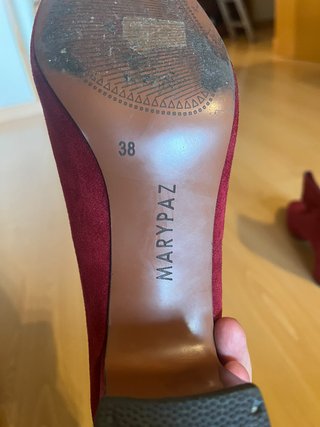 Botines rojos ante tacón