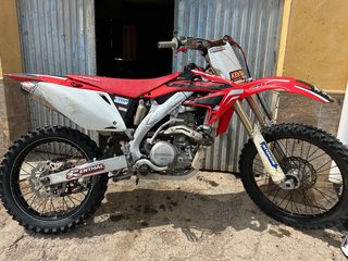 Honda CRF 450R Motocross Roja y Blanca