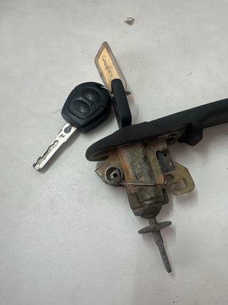 Maneta de puerta con bombín y llaves Ford Galaxy