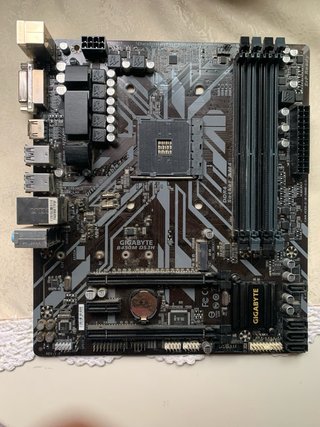 Placa Base Gigabyte B450M DS3H