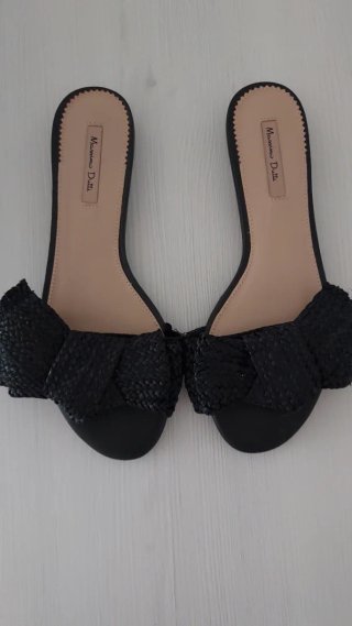 Sandalias Massimo Dutti Negras, poco uso.