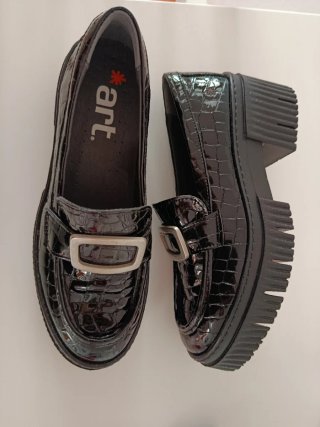 Zapatos ART mujer negros charol hebilla