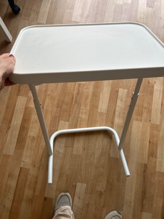 Mesa auxiliar portátil IKEA BJÖRKÅSEN blanca