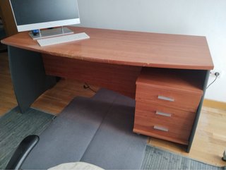 Mesa de escritorio con cajonera