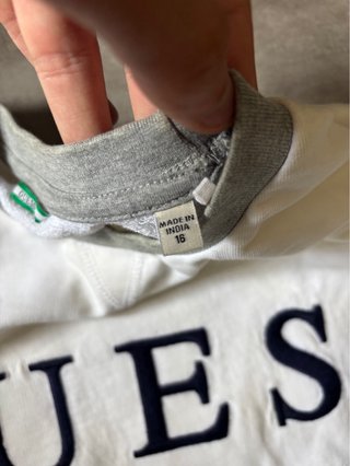 Sudadera Guess Gris y Blanca Talla 16