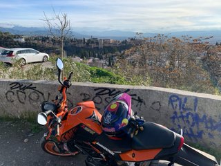 Moto KTM Duke Naranja y Negra 125cc