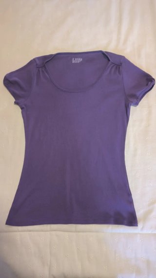 Camiseta morada manga corta