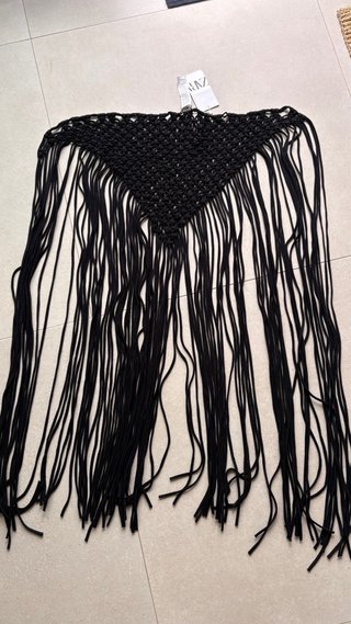 Falda pareo negra con flecos Zara