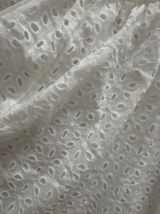 Vestido Corto Blanco con Calados