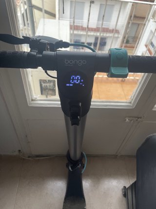Patinete Eléctrico Cecotec Bongo con cargador