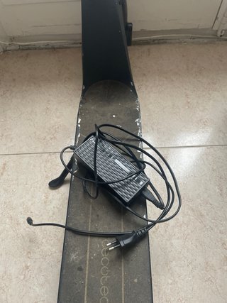 Patinete Eléctrico Cecotec Bongo con cargador