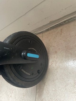 Patinete Eléctrico Cecotec Bongo con cargador