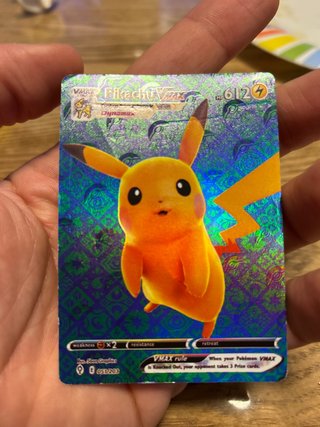 Carta Pokémon Pikachu VMAX