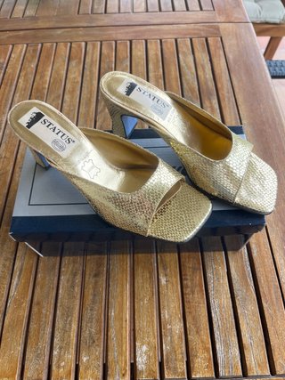 Sandalias doradas STATUS piel Talla 37