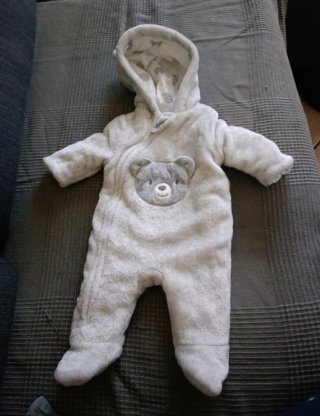 Buzo de bebé C&A con diseño de osito