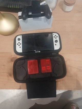 Nintendo Switch OLED Bianca con 4 giochi