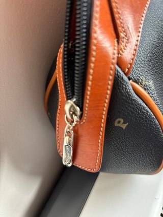 Bolso Petusco Cuero Negro y Camello