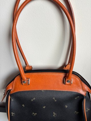 Bolso Petusco Cuero Negro y Camello
