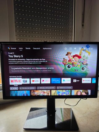 Smart TV JVC 32" Android TV + soporte de pie (44)