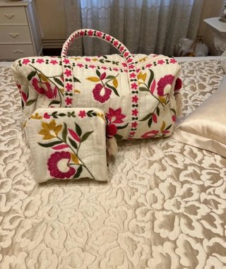 Bolsa y neceser Zara bordados
