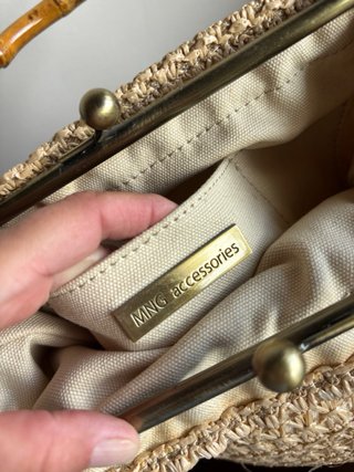 Bolso de mano tejido con caña