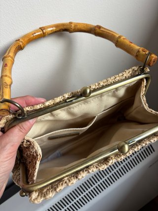 Bolso de mano tejido con caña