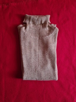 Jersey Zara cuello alto dorado Talla M