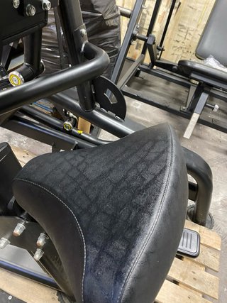 Máquina de Bíceps Unilateral Titanium