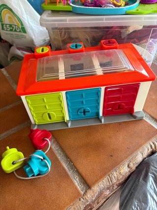 JUGUETE DE COCHE Y CERRADURAS MONTESSORI NUEVO