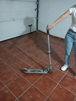 Patinete plegable plateado